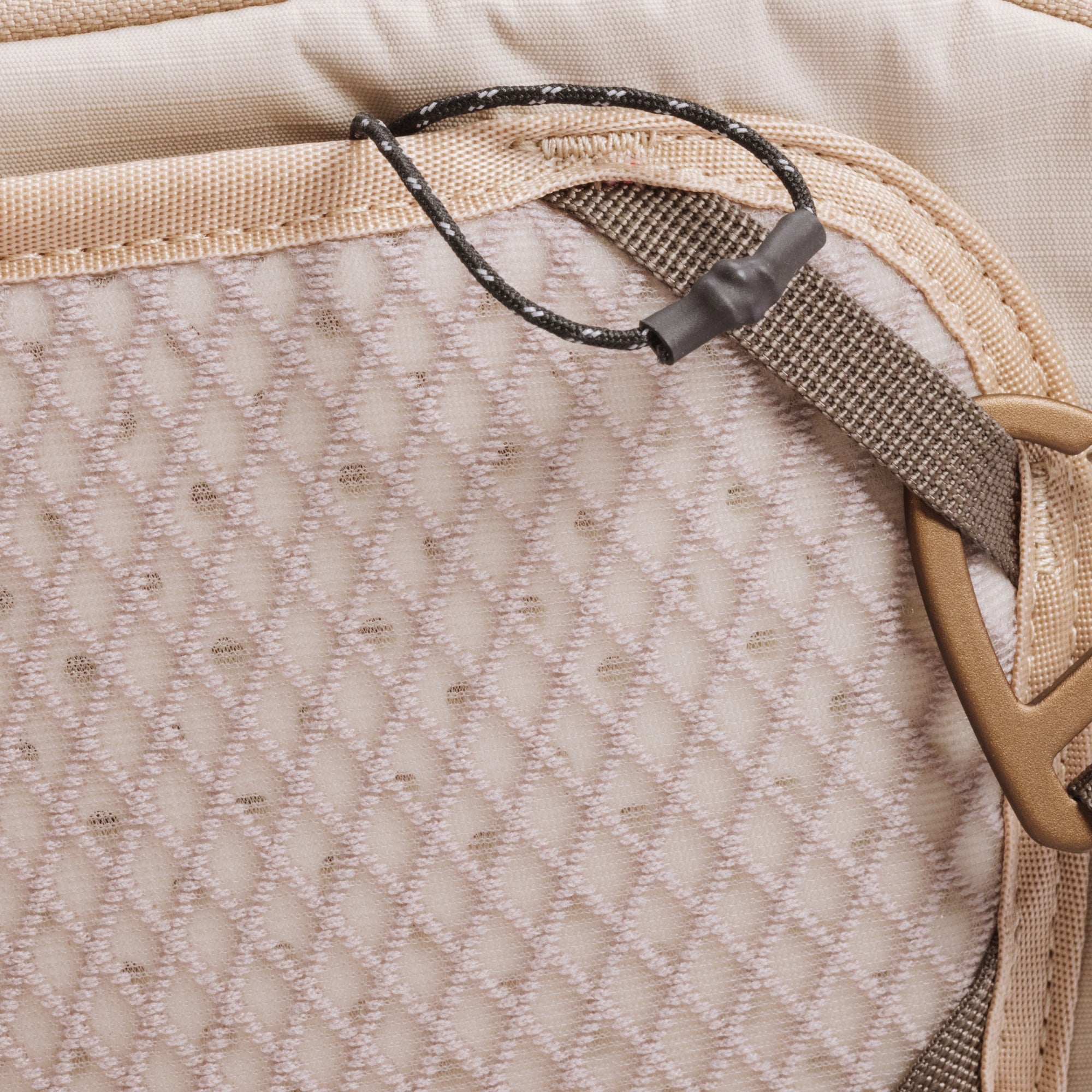 Balance 7L Camera Sling