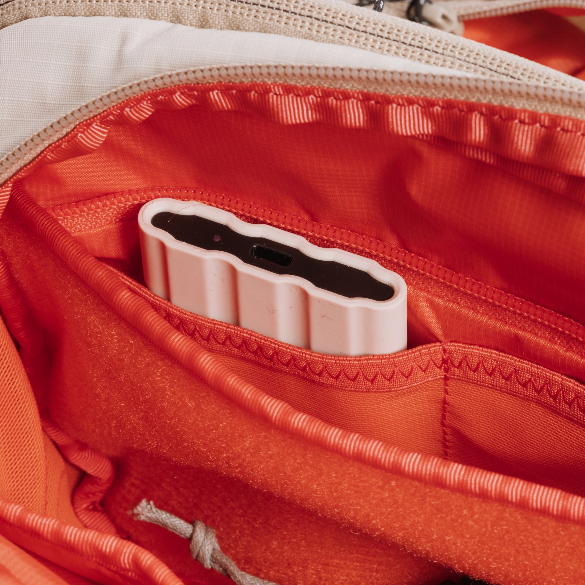 Balance 7L Camera Sling