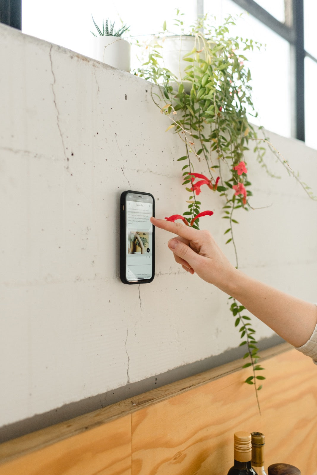 Wall Mount with MagSafe